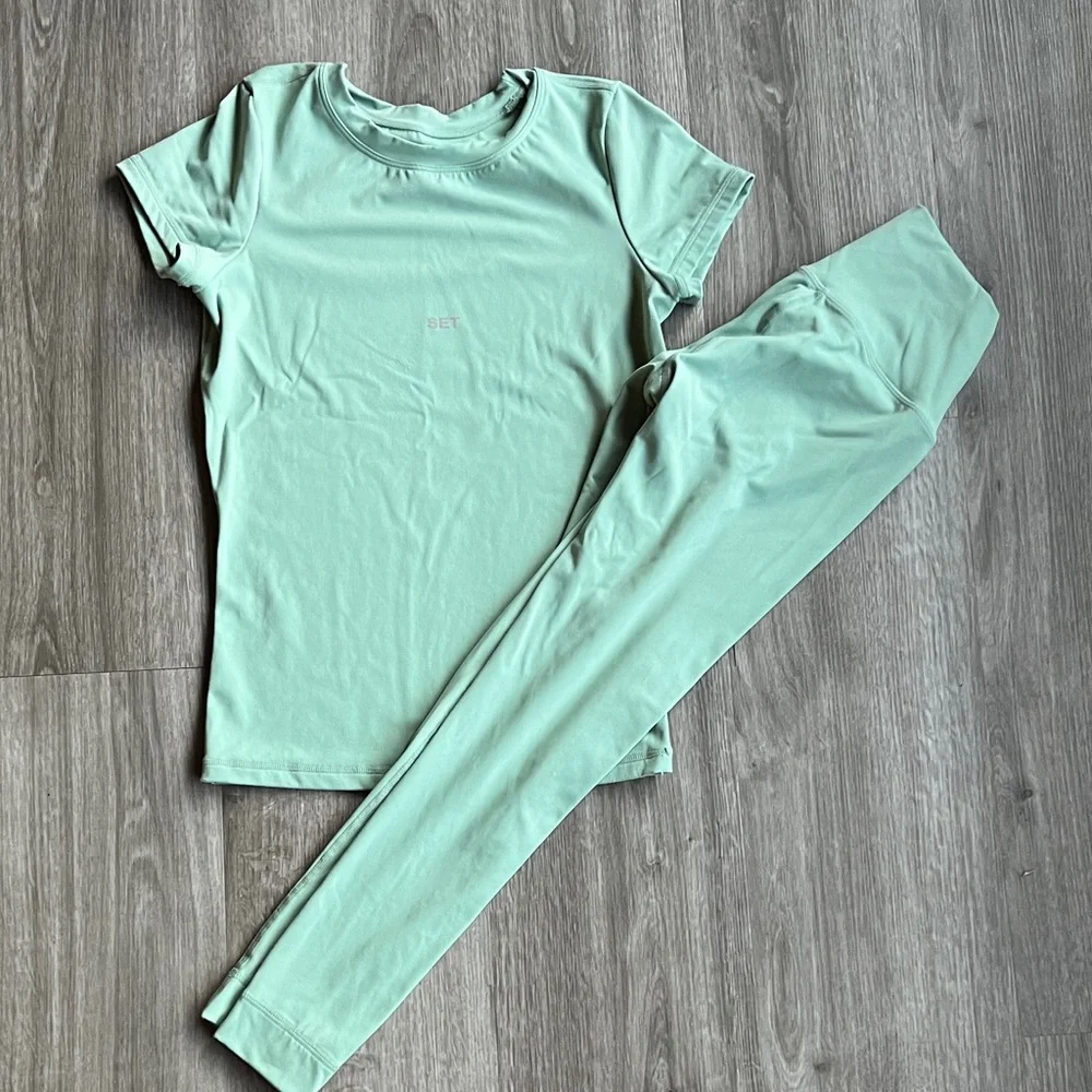 Set Active Outfit Small - Picture 1 of 5